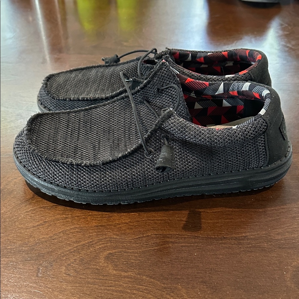Hey Dude, Wally Sox, Jet Black